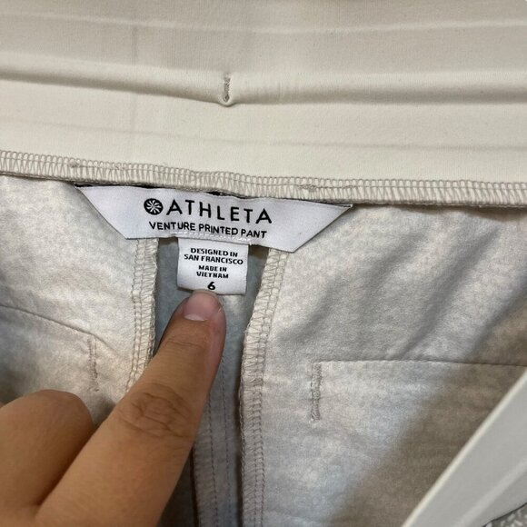 Athleta Venture Printed Pant Size 6 Cream/Gray Zipper Pocket Jogger Animal Print - Picture 4 of 9